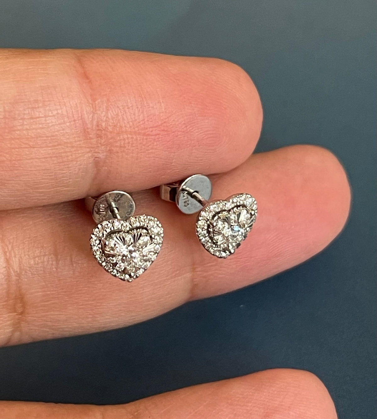  Orecchini a cuore con diamanti da 0,50 ct in oro bianco 18 ct