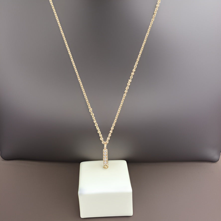 Collier Cervin Blanc avec initiale en diamant I en or 18 carats