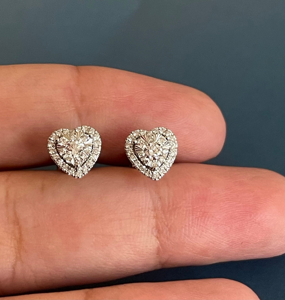 Boucles d'oreilles en forme de cœur serties de diamants (0,50 ct) en or blanc 18 carats