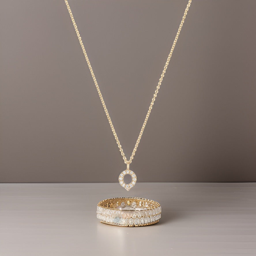 Collier Cervin Blanc avec initiale O en diamant et or 18 carats