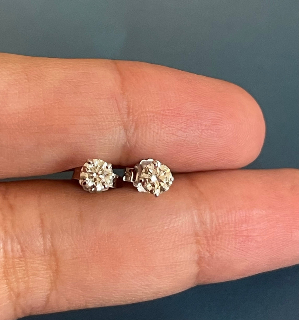 18ct White Gold 0.50ct Solitaire Diamond Claw set Earrings