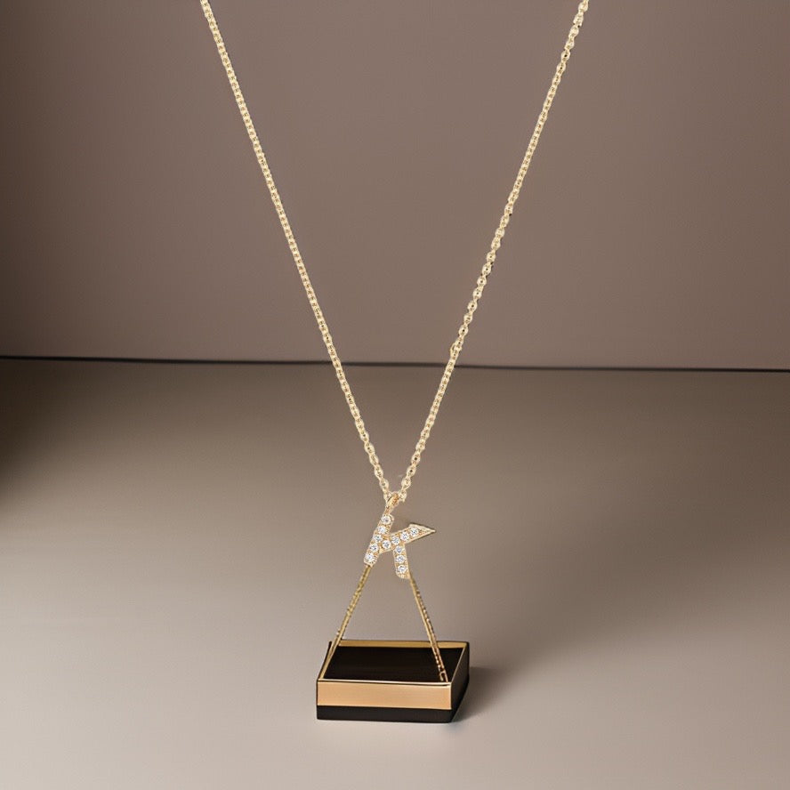 Collier Cervin Blanc en or 18 carats avec initiale K en diamant