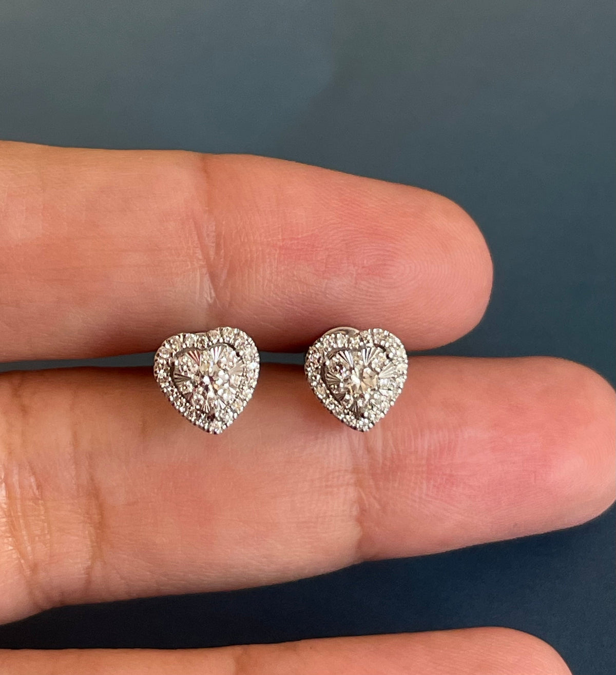  Orecchini a cuore con diamanti da 0,50 ct in oro bianco 18 ct