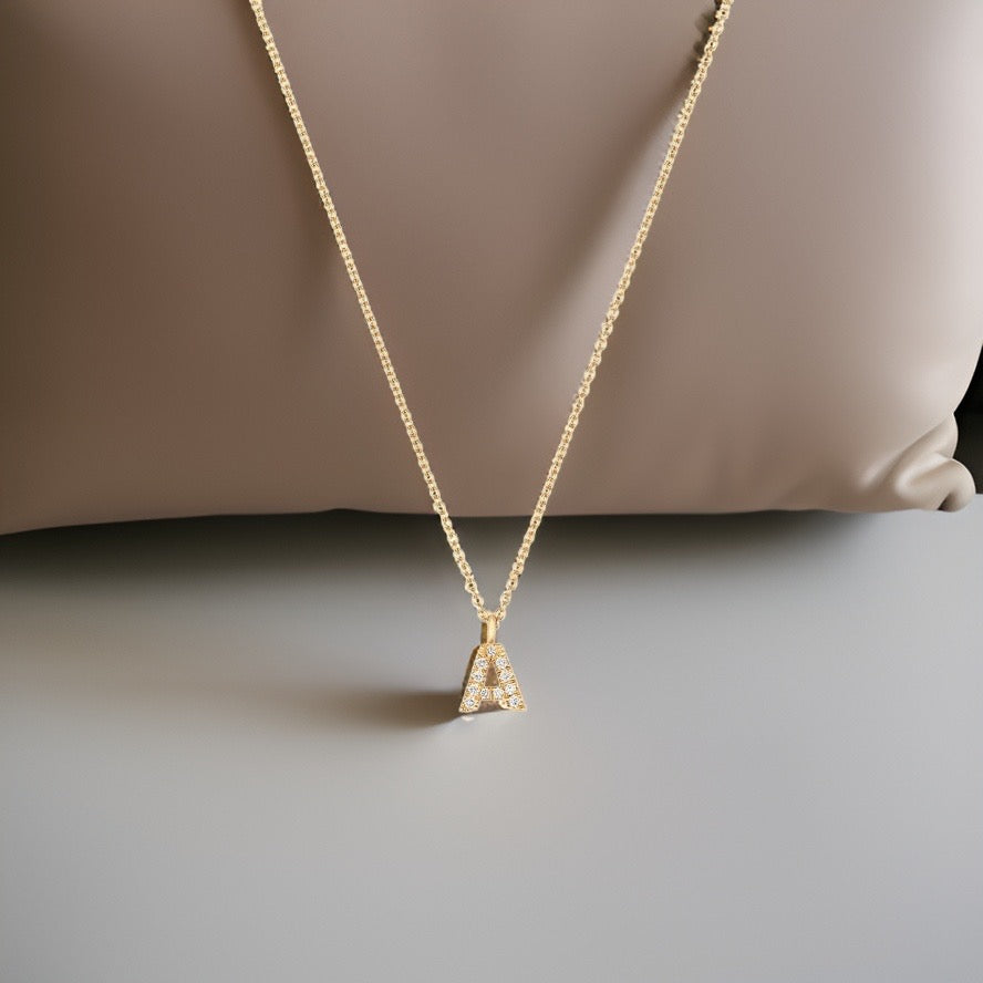 Collier Cervin Blanc en or 18 carats avec initiale en diamant et pendentif A