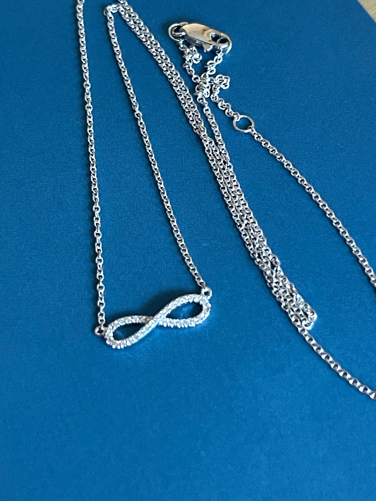 COLLIER DIAMANT INFINI EN OR BLANC 18 CARATS