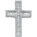 Croix en or blanc 18 carats sertie de diamants taille brillant, princesse et baguette (1,30 carat au total).