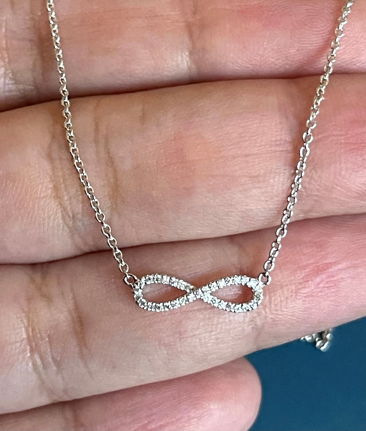 COLLIER DIAMANT INFINI EN OR BLANC 18 CARATS