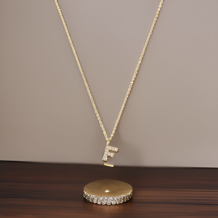 Collier Cervin Blanc avec initiale F en diamant et or 18 carats