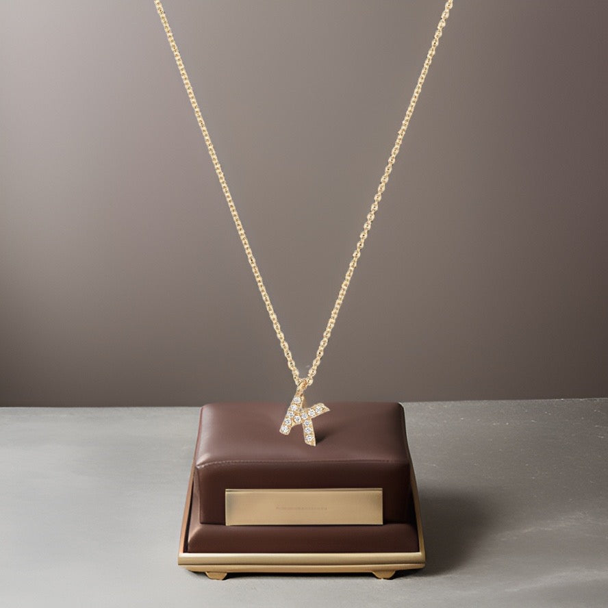 Collier Cervin Blanc en or 18 carats avec initiale K en diamant