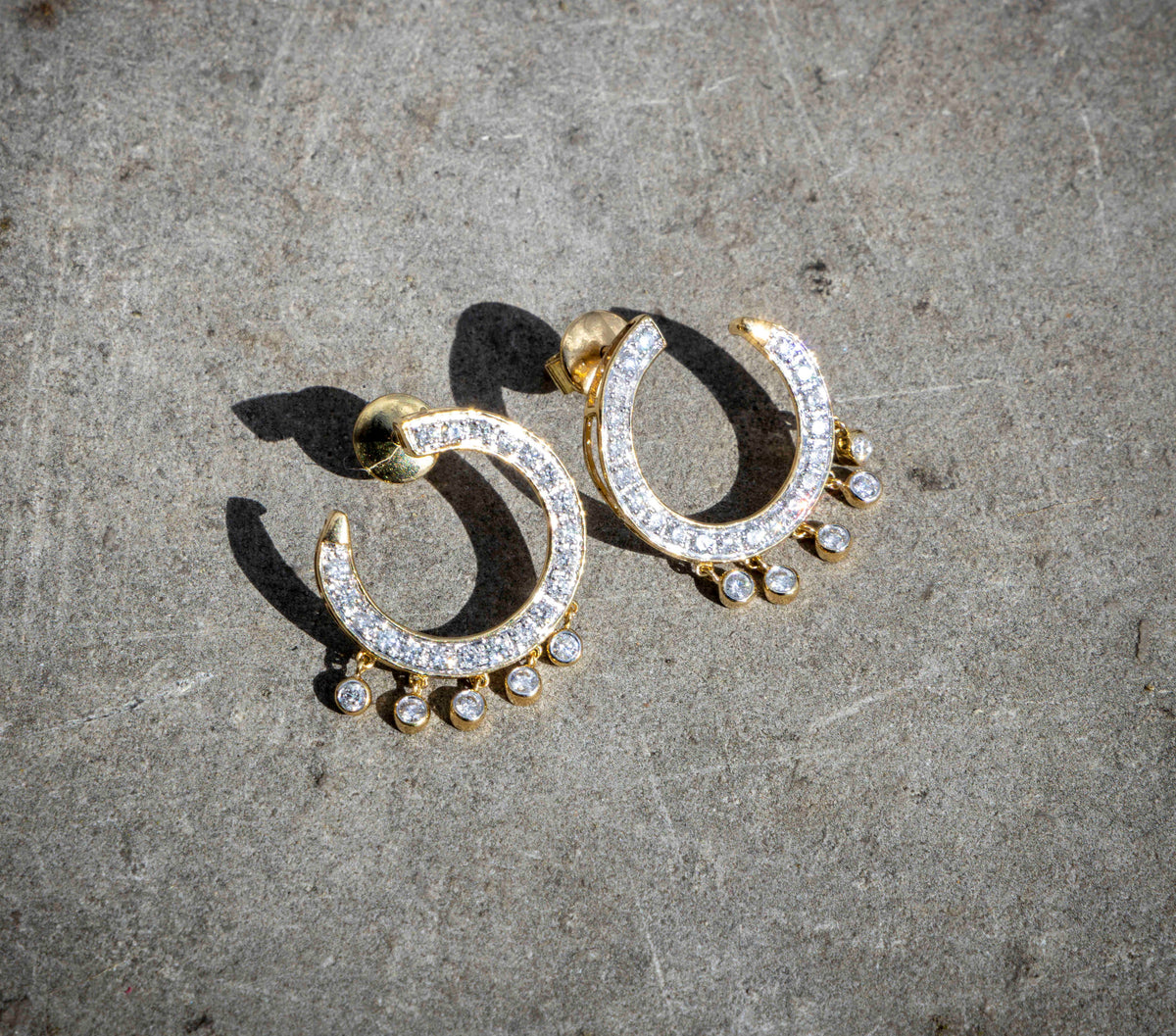 Luxury 18ct yellow gold diamond curve earrings