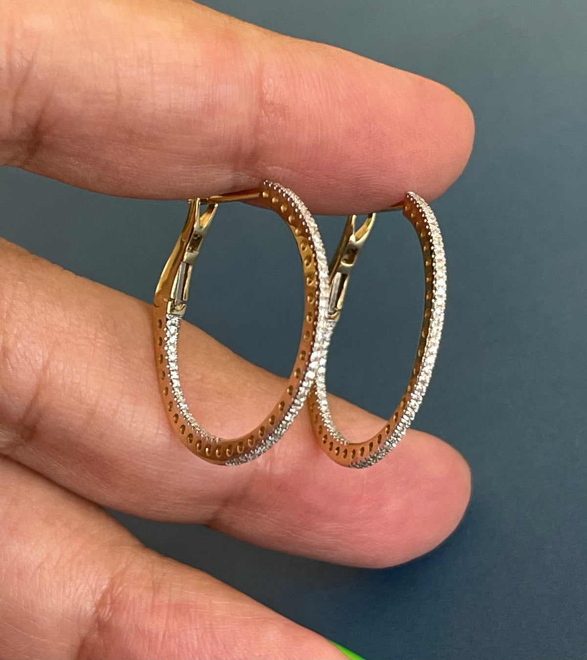 Boucles d'oreilles en or jaune 18 carats, serties de diamants (0,50 ct à l'intérieur et à l'extérieur).