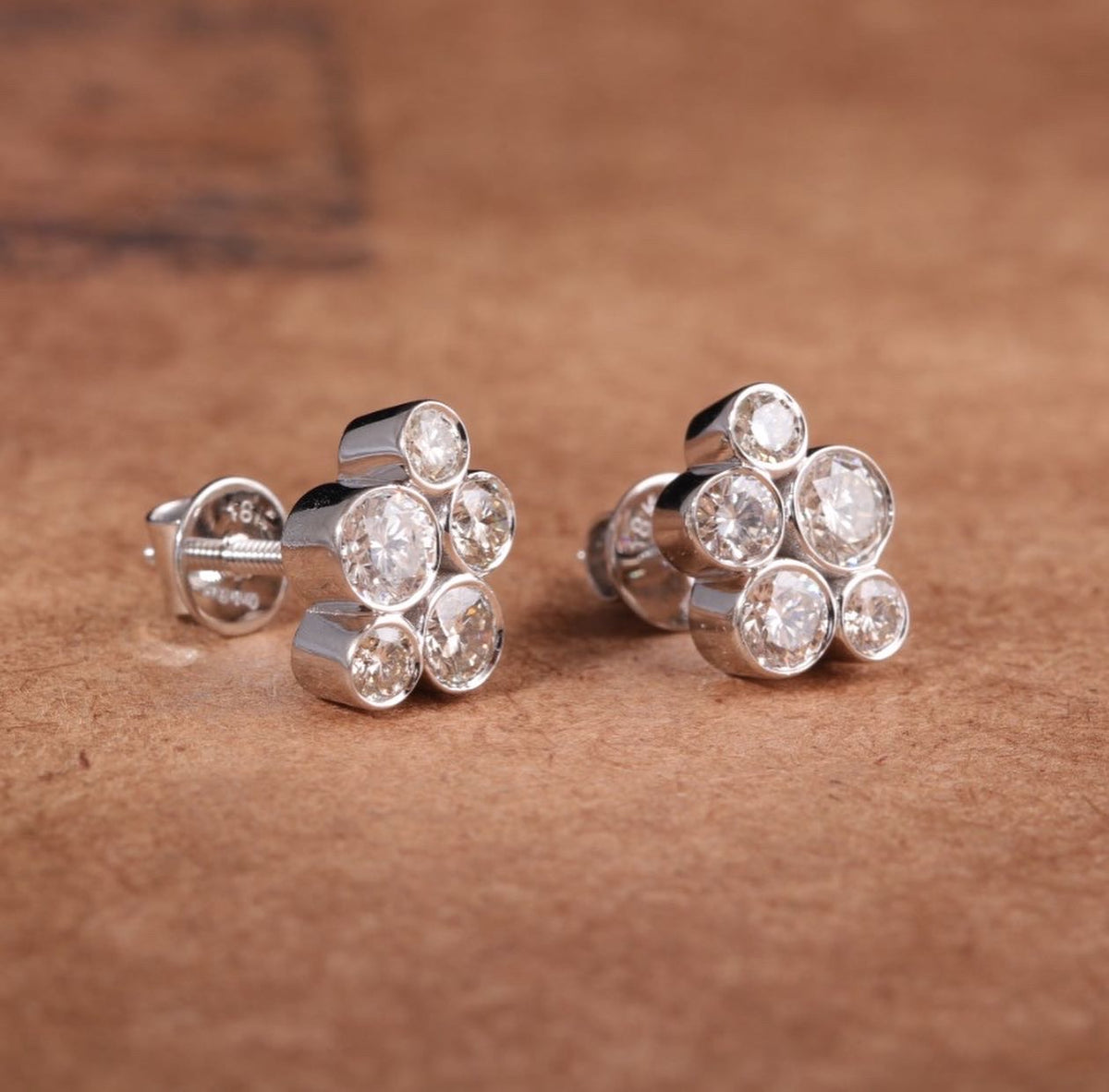 One carat diamonds 