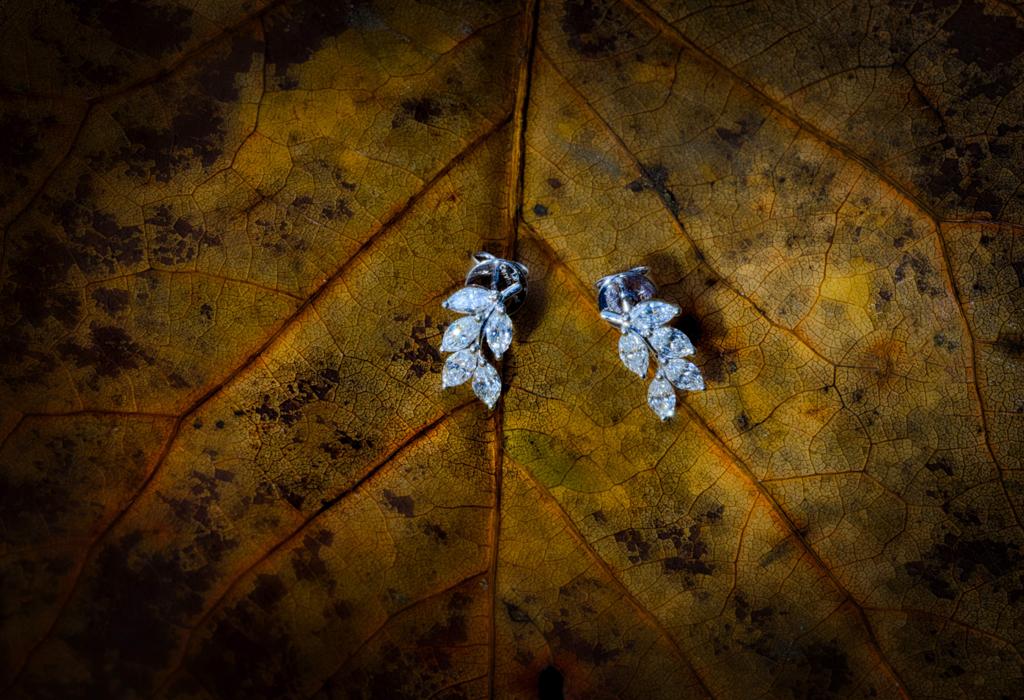 Premium marquise leaf earrings with vivid sparkle