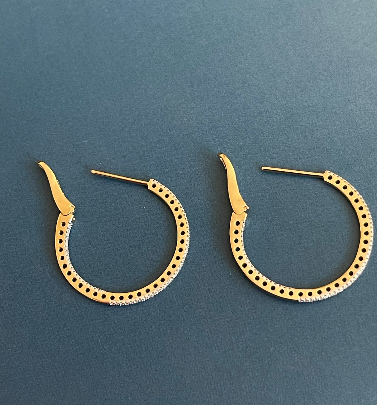 Boucles d'oreilles en or jaune 18 carats, serties de diamants (0,50 ct à l'intérieur et à l'extérieur).