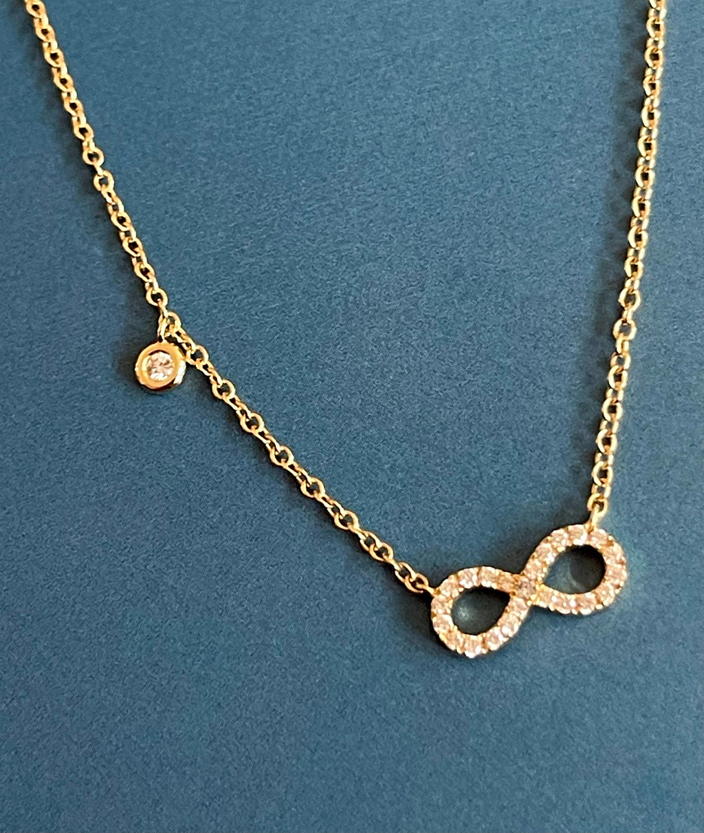  Collana con ciondolo Infinity in oro giallo 18 carati e diamanti con ciondolo solitario