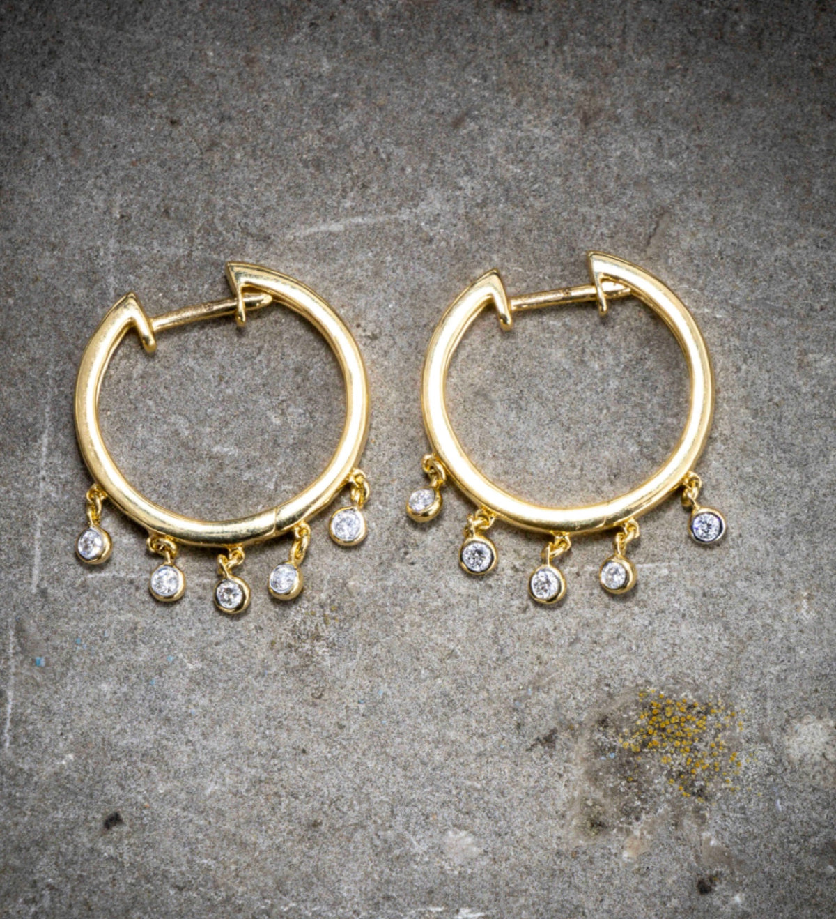 Stylish 18ct yellow gold dewdrop hoop earrings