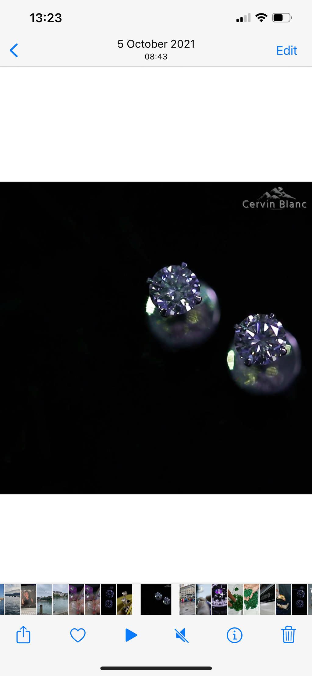  Orecchini in oro bianco con diamanti solitari da 0,57 ct