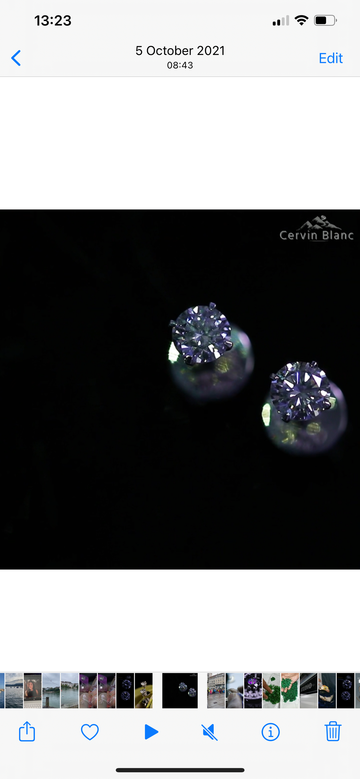  Orecchini in oro bianco con diamanti solitari da 0,57 ct