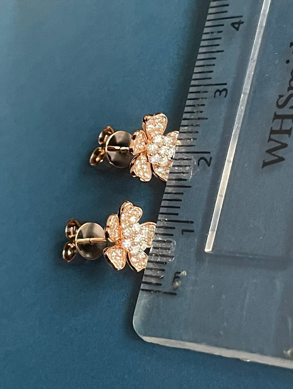 Boucles d'oreilles en diamant en forme de trèfle, en or rose 18 carats.