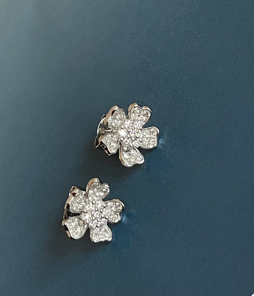 Boucles d'oreilles en diamant en forme de trèfle, puces d'oreilles en or blanc 18 carats