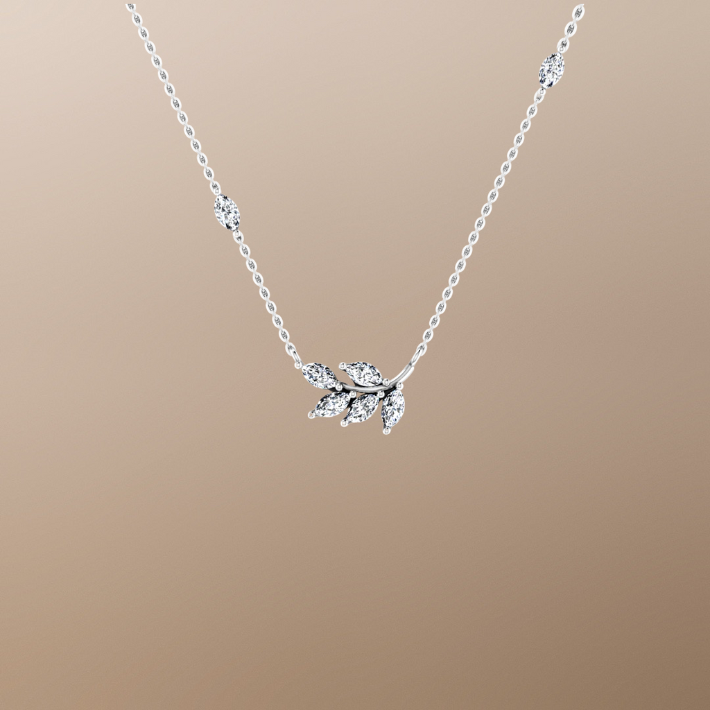 Collier en or blanc 18 carats serti d'un diamant taille marquise de 1,15 carat, formant une feuille.