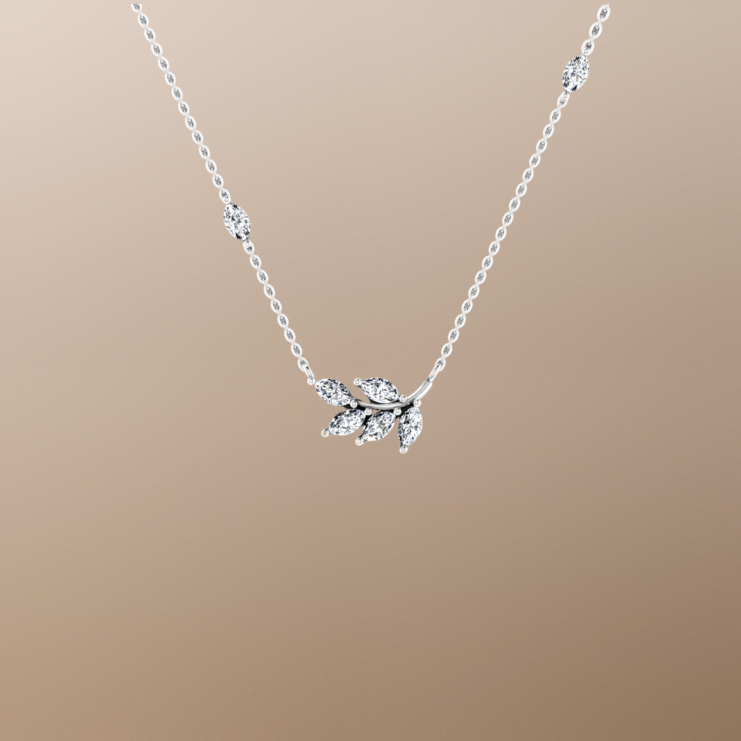 Collier en or blanc 18 carats serti d'un diamant taille marquise de 1,15 carat, formant une feuille.