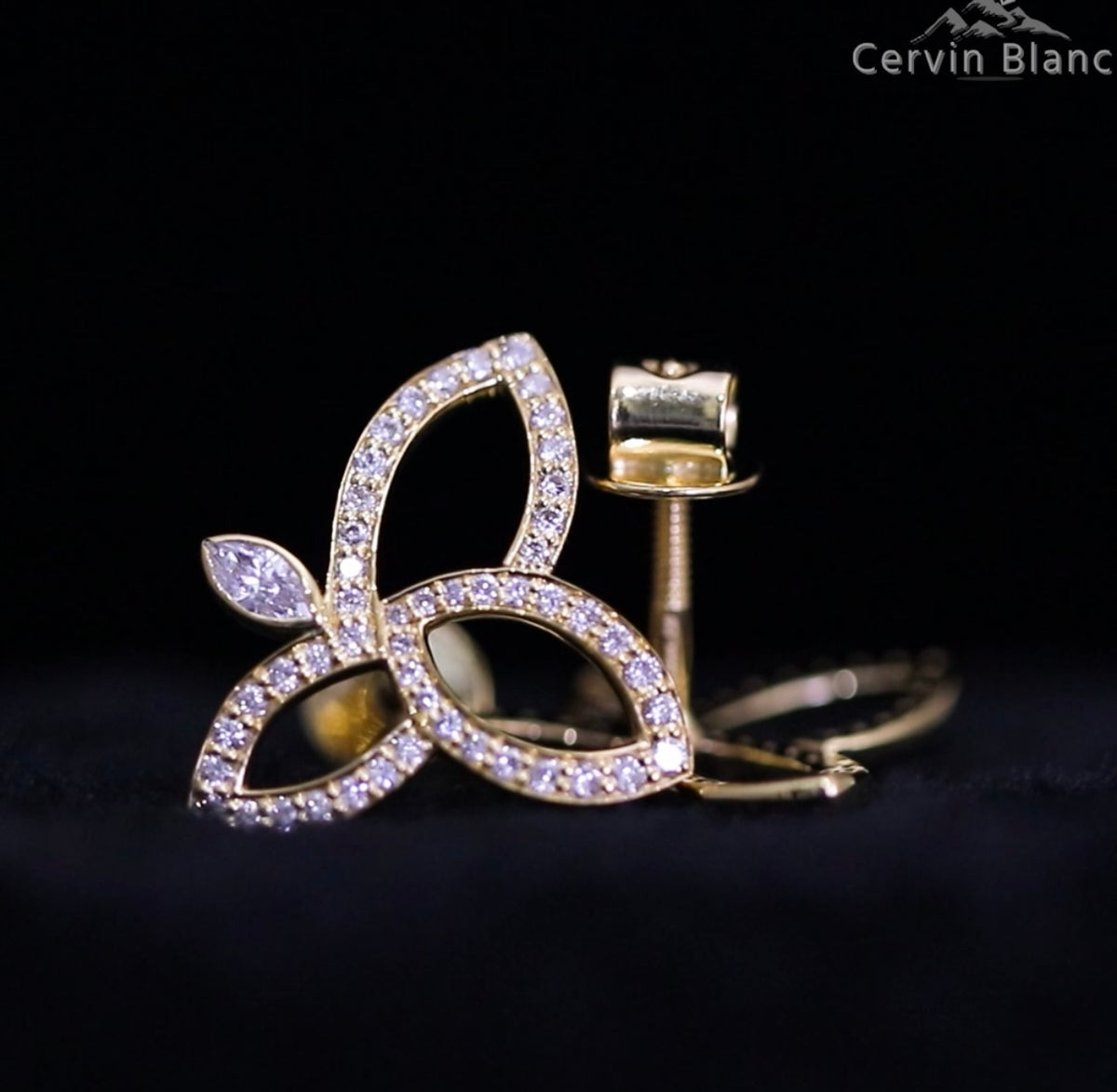Stunning lotus earring in 18ct gold