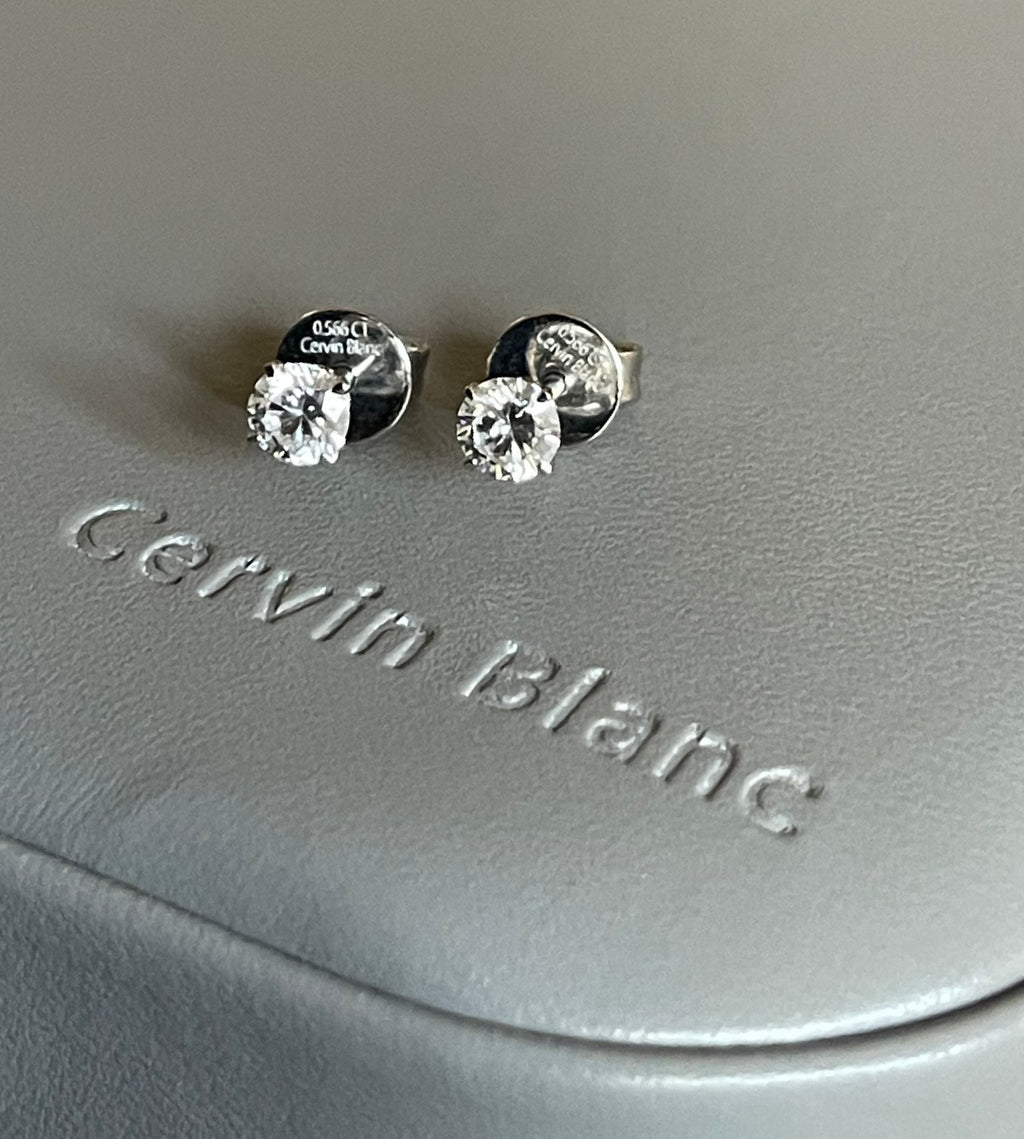  Orecchini in oro bianco con diamanti solitari da 0,57 ct