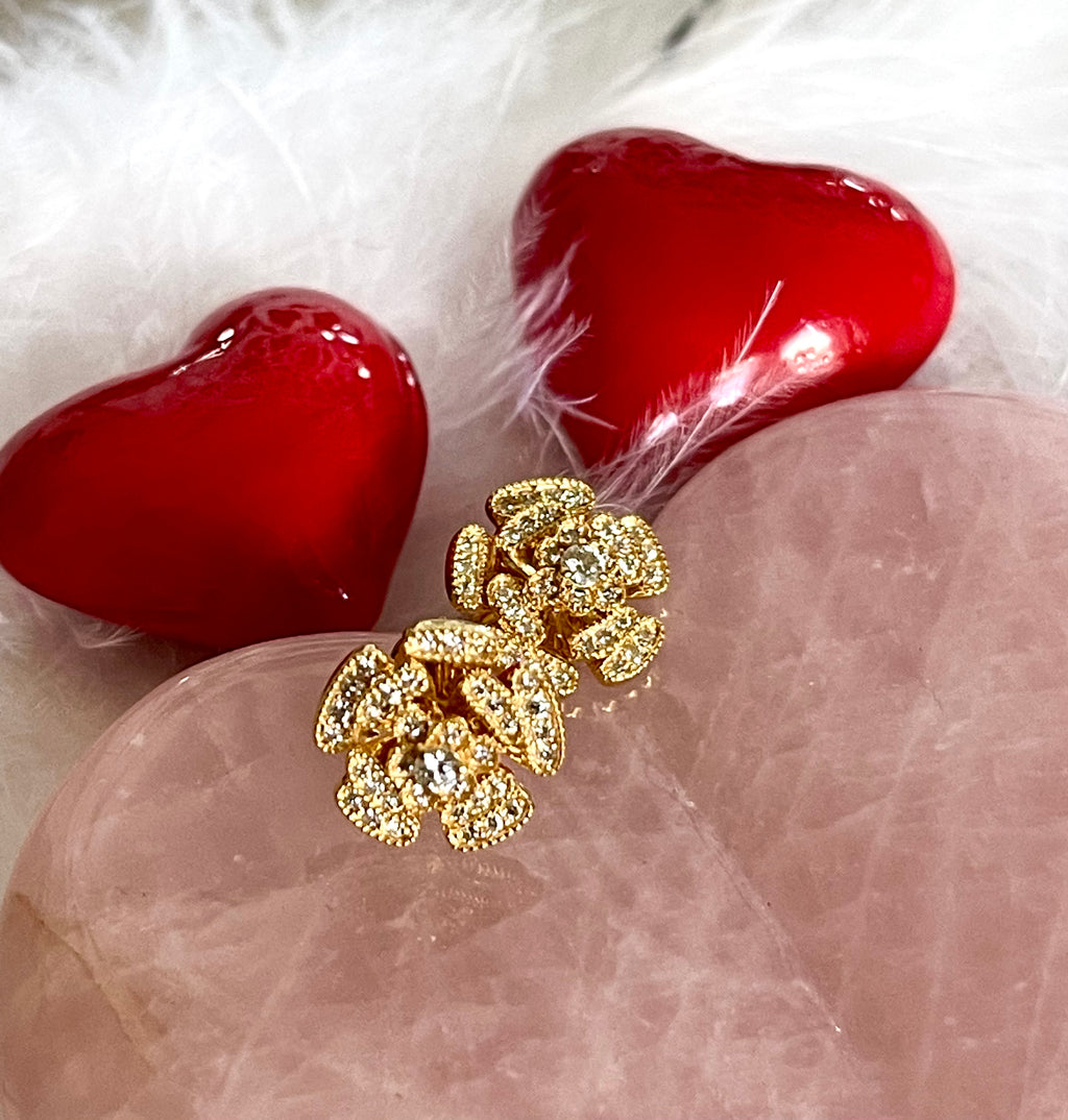 Boucles d'oreilles Alpine Rose en or jaune et diamants