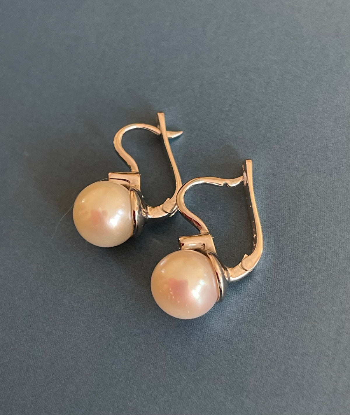 18ct White Gold Diamond Earrings With Pearls Leverback