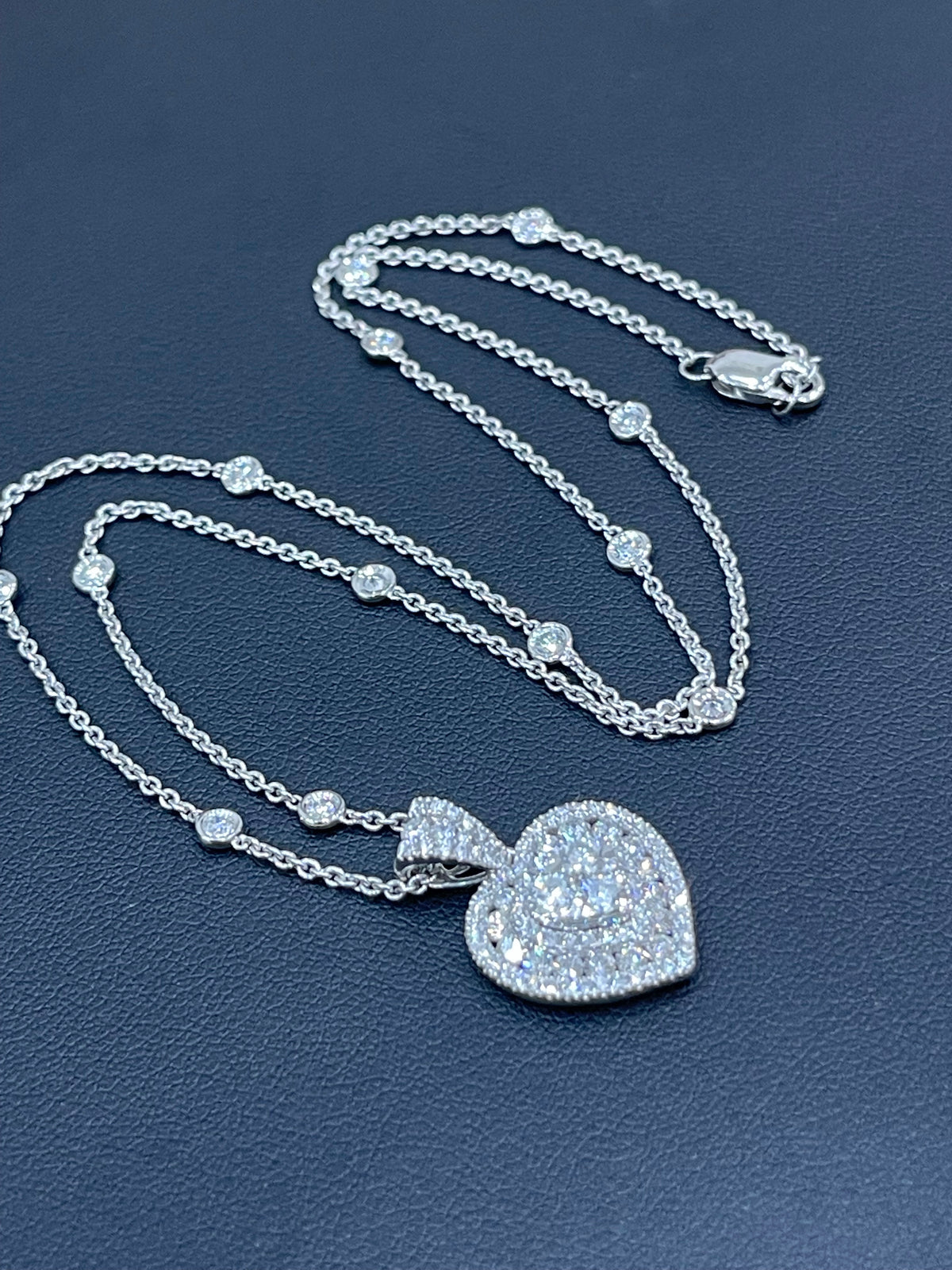 White gold heart pendant 