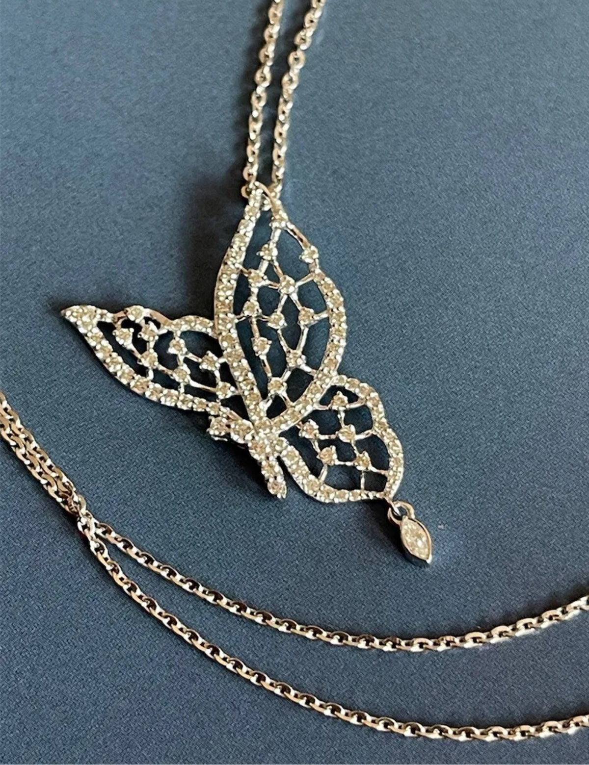 Elegant 18ct white gold butterfly diamond necklace