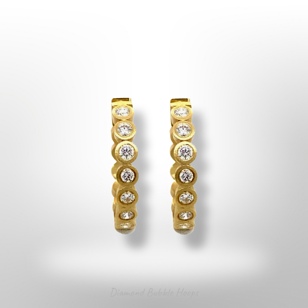Boucles d'oreilles en or jaune serties de diamants (1,20 ct) sertis à l'intérieur