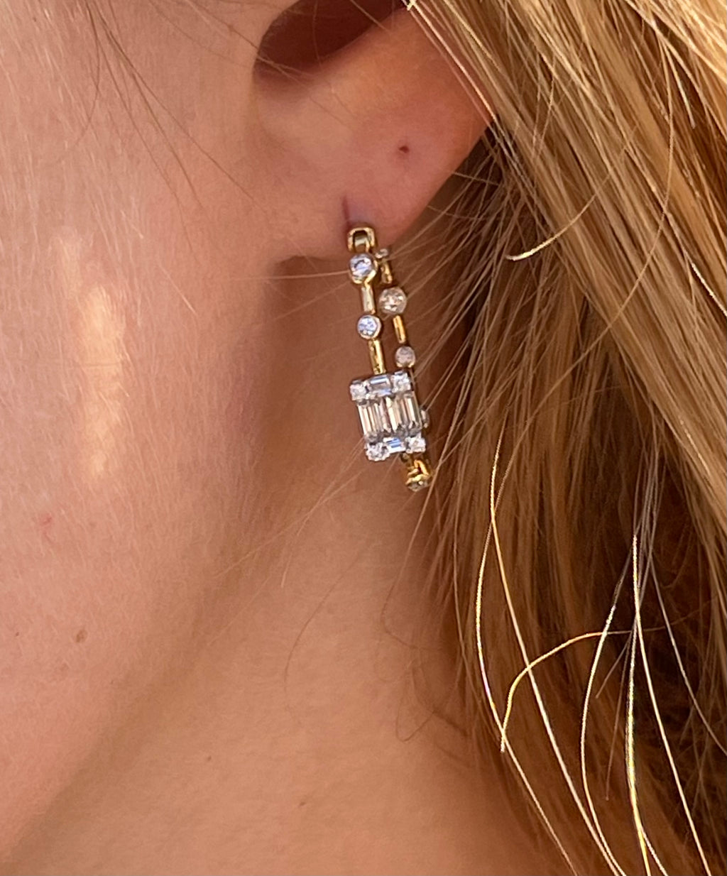 Diamond and gold earrings 