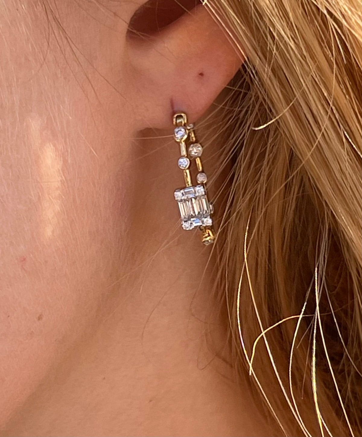 Diamond and gold earrings 