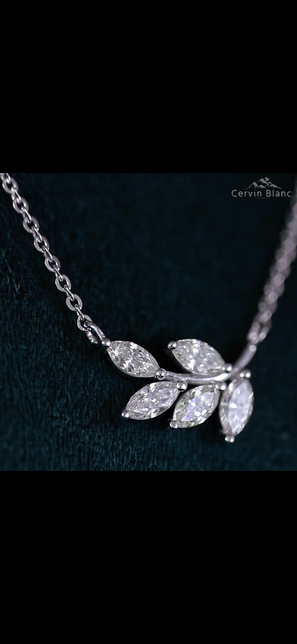 Collier en or blanc 18 carats serti d'un diamant taille marquise de 1,15 carat, formant une feuille.