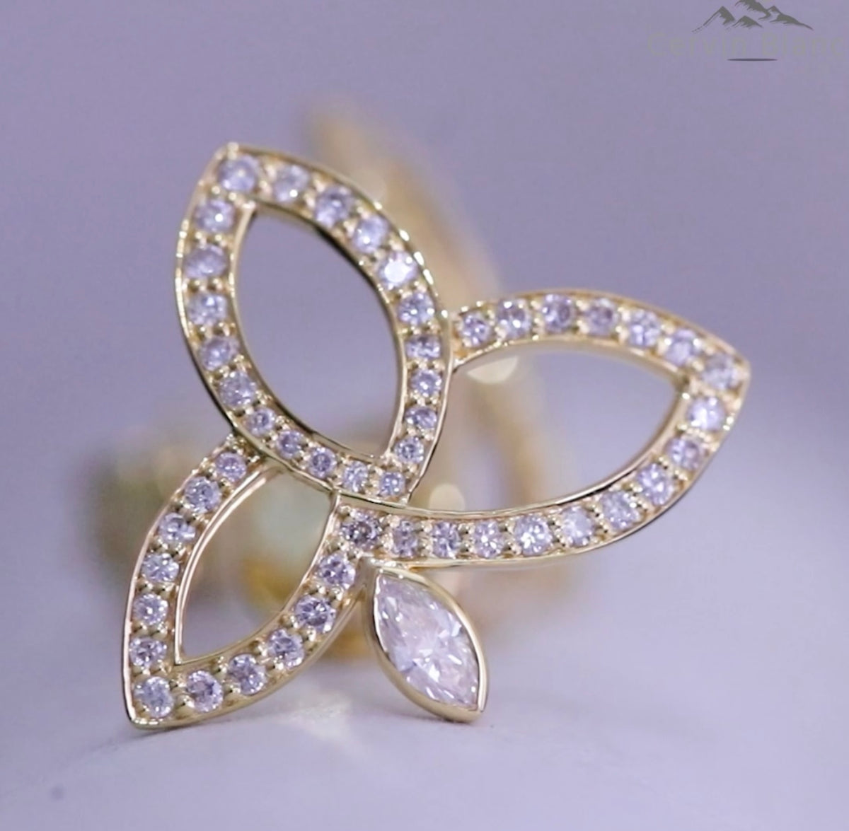 Dazzling 0.56ct gold earring