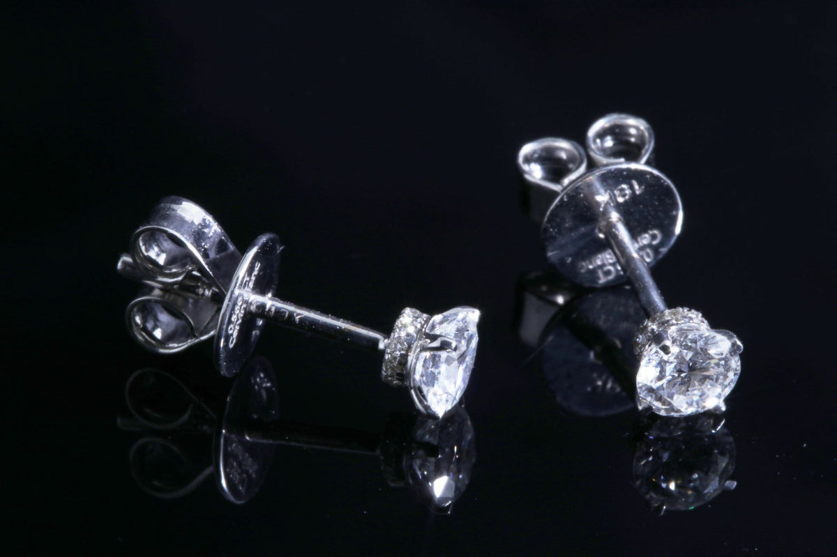  Orecchini in oro bianco con diamanti solitari da 0,57 ct