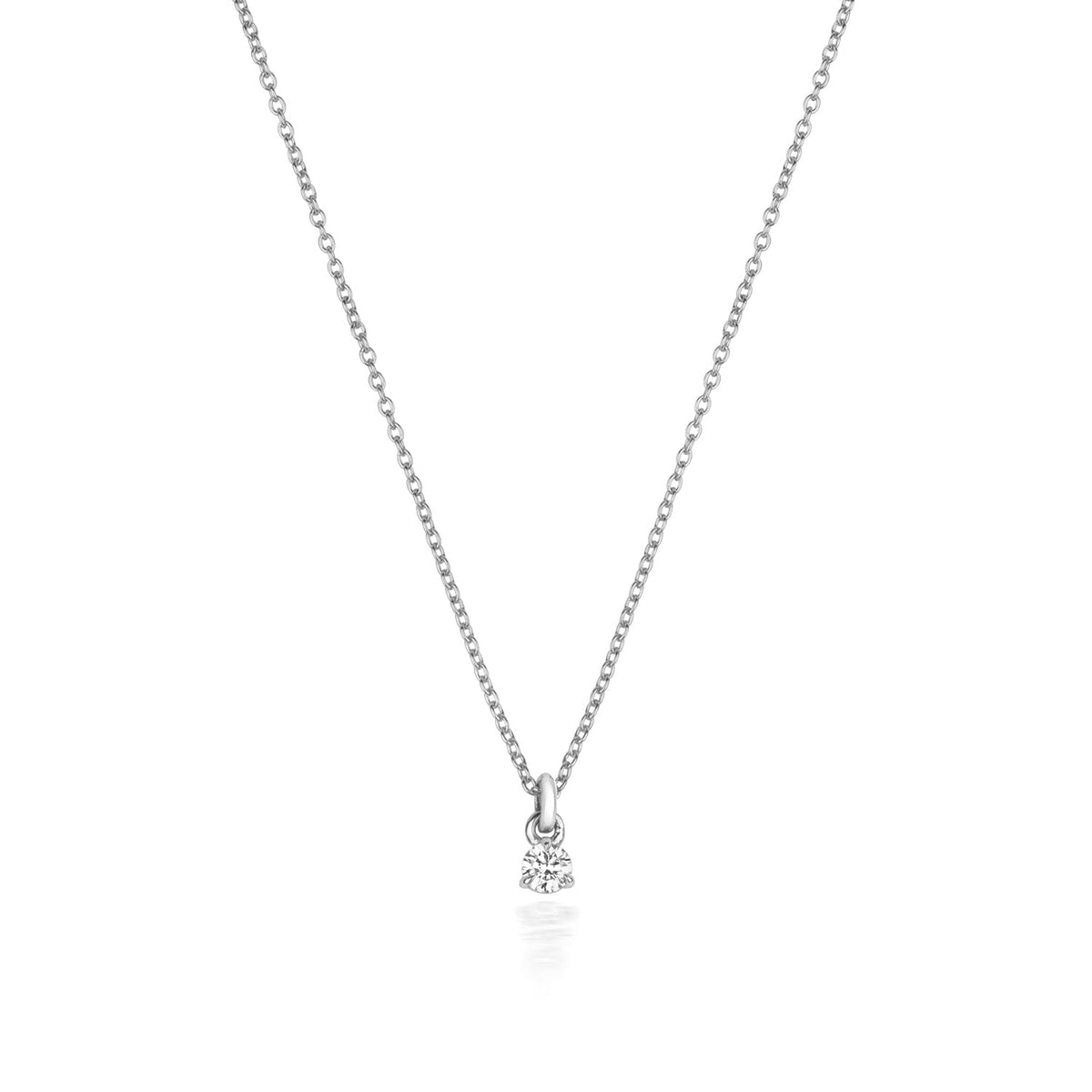 Collier solitaire en or blanc 18 carats serti de diamants et monté sur trois griffes.