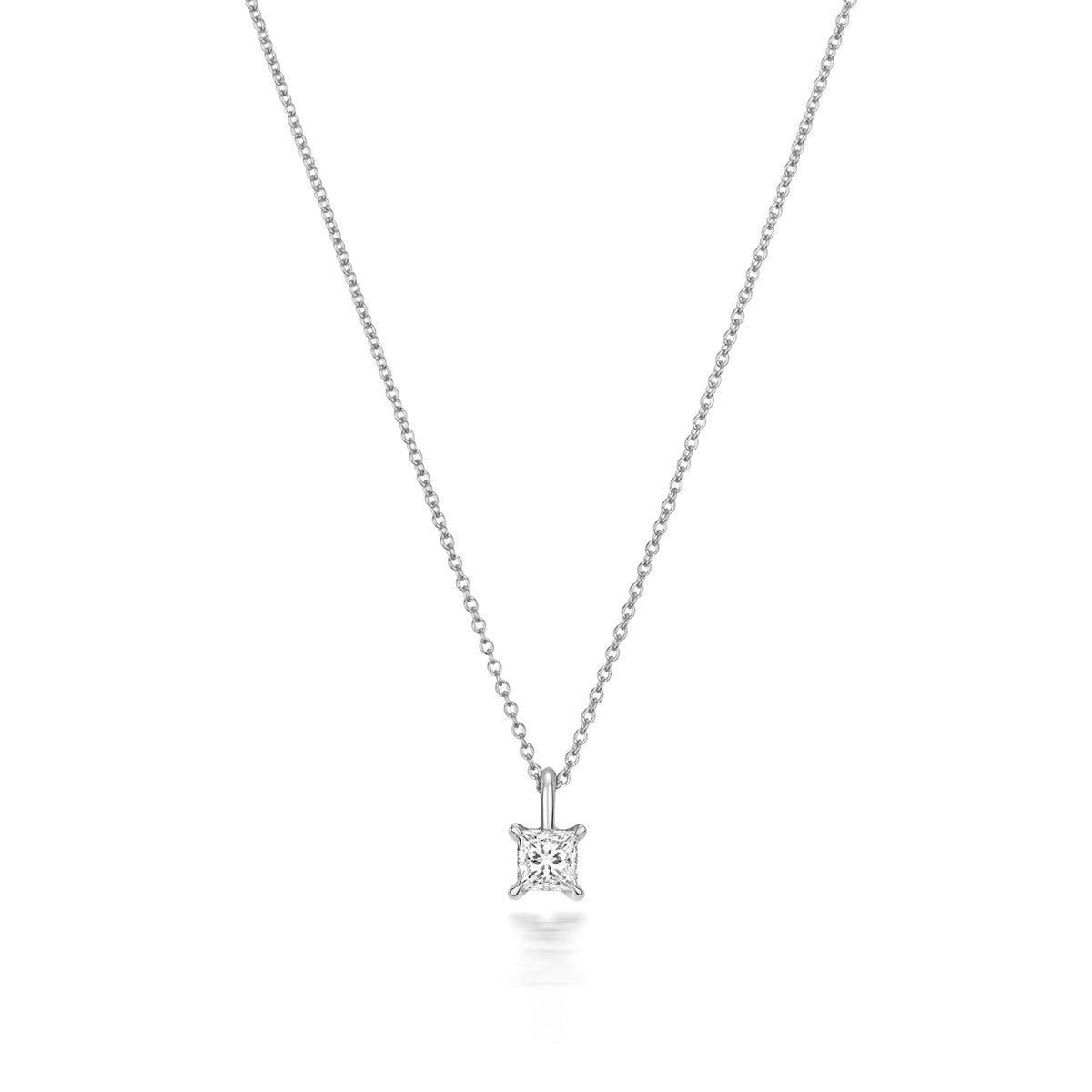 Collier en or blanc 18 carats serti de diamants taille princesse
