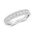 Bague d'éternité en or blanc 18 carats sertie de diamants baguette et griffes
