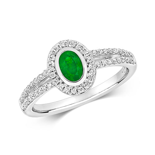  ANELLO CON GRUPPO OVALE DI DIAMANTI E SMERALDI CON SPALLE DIVISE IN ORO BIANCO 18KT