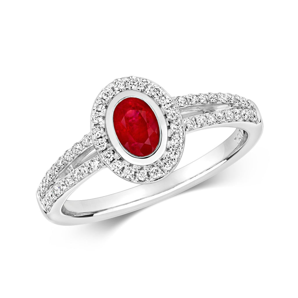 Bague ovale sertie de diamants et de rubis, avec épaules fendues, en or blanc 18 carats