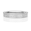 Alliance sertie de diamants en or blanc 18 carats, à deux rangs.